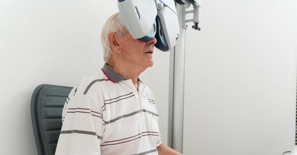 eye surgeon in indore
